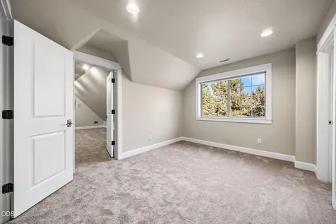 3193 NW Colonial Drive Bend OR 97703