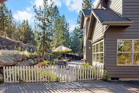 3193 NW Colonial Drive Bend OR 97703