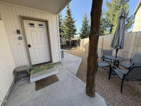 61379 Sally Lane Bend OR 97702