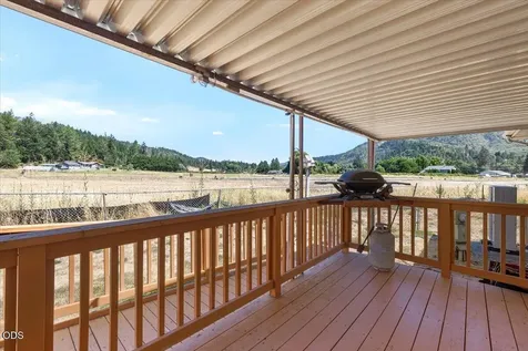315 W Evans Creek Road Rogue River OR 97537