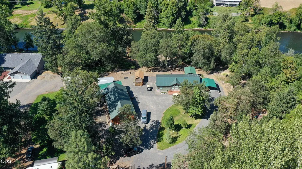 1800 Lampman Road Gold Hill OR 97525