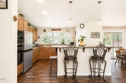 1800 Lampman Road Gold Hill OR 97525
