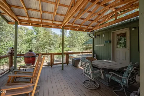 1800 Lampman Road Gold Hill OR 97525