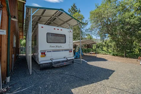 1800 Lampman Road Gold Hill OR 97525