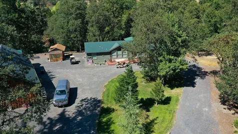 1800 Lampman Road Gold Hill OR 97525