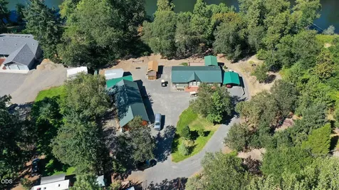 1800 Lampman Road Gold Hill OR 97525