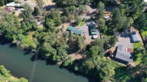1800 Lampman Road Gold Hill OR 97525