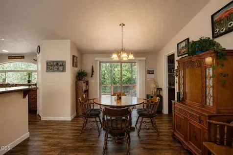 1800 Lampman Road Gold Hill OR 97525