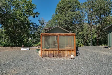 1800 Lampman Road Gold Hill OR 97525