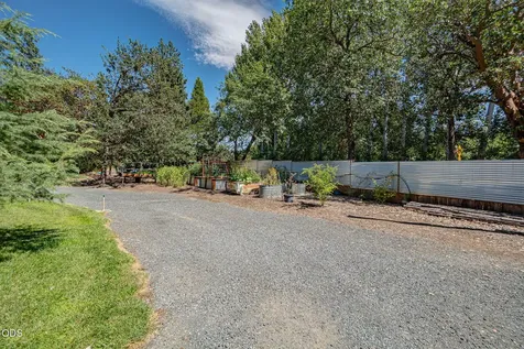 1800 Lampman Road Gold Hill OR 97525