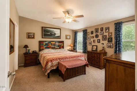 1800 Lampman Road Gold Hill OR 97525