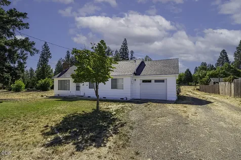 225 Cheryl Lane Phoenix OR 97535
