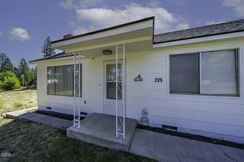 225 Cheryl Lane Phoenix OR 97535