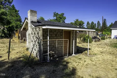225 Cheryl Lane Phoenix OR 97535