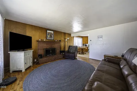 225 Cheryl Lane Phoenix OR 97535