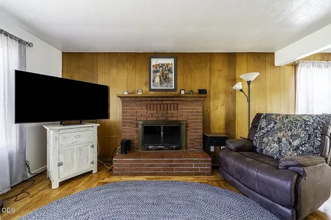 225 Cheryl Lane Phoenix OR 97535