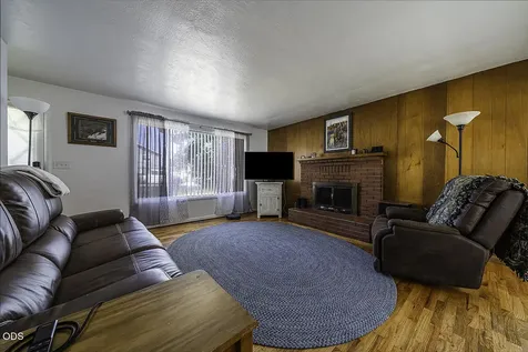 225 Cheryl Lane Phoenix OR 97535