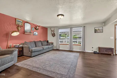 1401 Andrew Drive Medford OR 97501