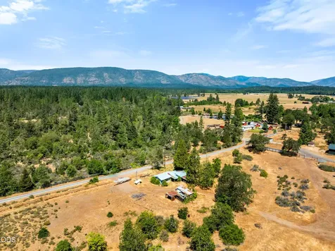 699 Pine Cone Drive Cave Junction OR 97523