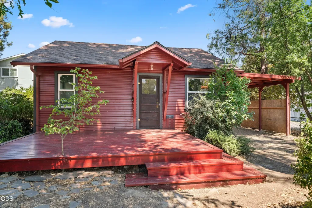 105 Maple Street Phoenix OR 97535