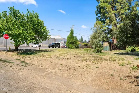 105 Maple Street Phoenix OR 97535