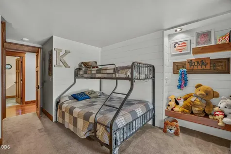 57785 Ribes Lane Sunriver OR 97707