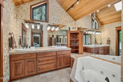 57785 Ribes Lane Sunriver OR 97707