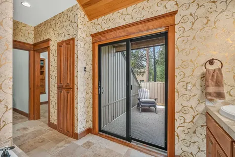 57785 Ribes Lane Sunriver OR 97707