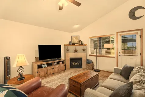 438 NW 19th Redmond OR 97756