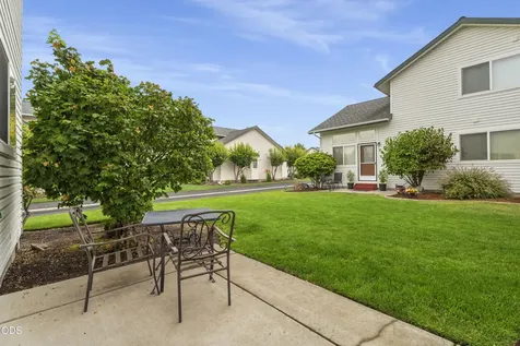 438 NW 19th Redmond OR 97756