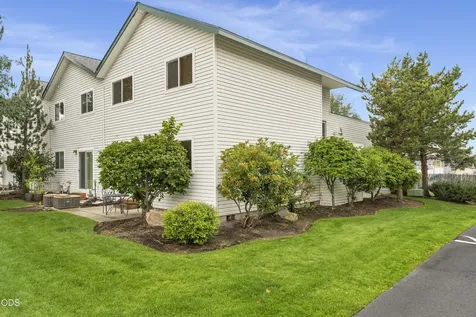 438 NW 19th Redmond OR 97756