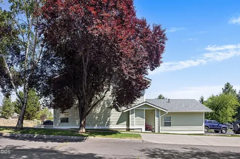 1926 NE Sams Loop Bend OR 97701
