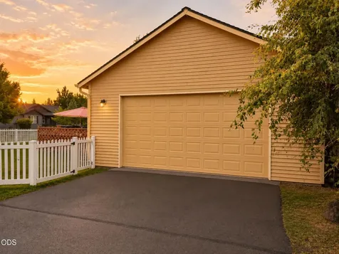 61367 Woodbury Lane Bend OR 97702