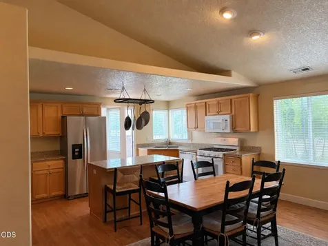 61367 Woodbury Lane Bend OR 97702