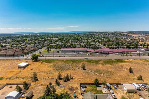 3131 SW Highland Avenue Redmond OR 97756