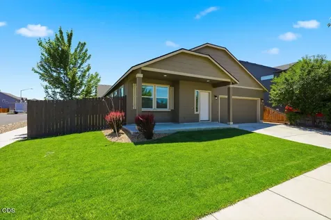 2502 NW Glen Oak Avenue Redmond OR 97756