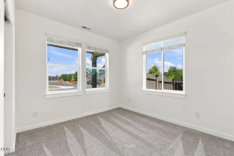 2502 NW Glen Oak Avenue Redmond OR 97756