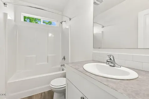 2502 NW Glen Oak Avenue Redmond OR 97756