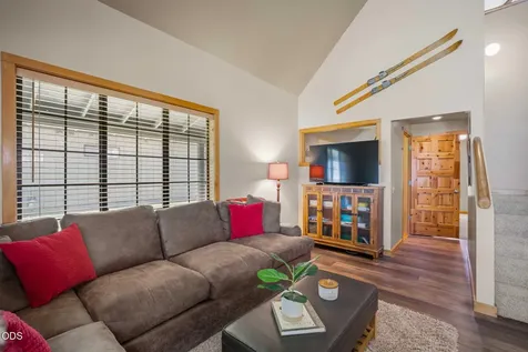 57499 Circle Four Lane Sunriver OR 97707
