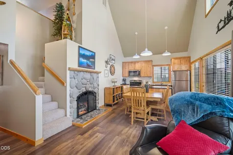 57499 Circle Four Lane Sunriver OR 97707