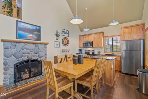 57499 Circle Four Lane Sunriver OR 97707