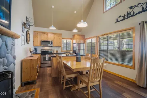 57499 Circle Four Lane Sunriver OR 97707