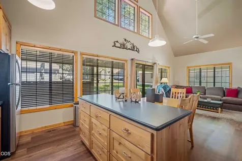 57499 Circle Four Lane Sunriver OR 97707