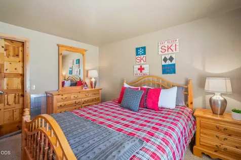 57499 Circle Four Lane Sunriver OR 97707