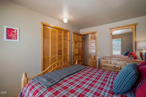 57499 Circle Four Lane Sunriver OR 97707