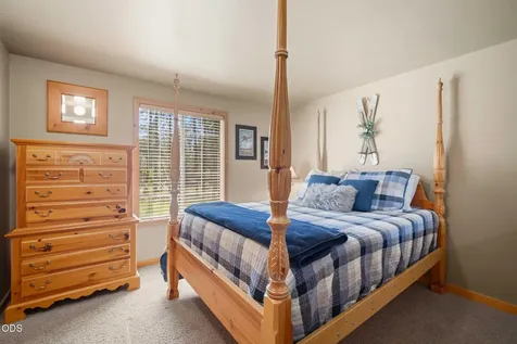 57499 Circle Four Lane Sunriver OR 97707