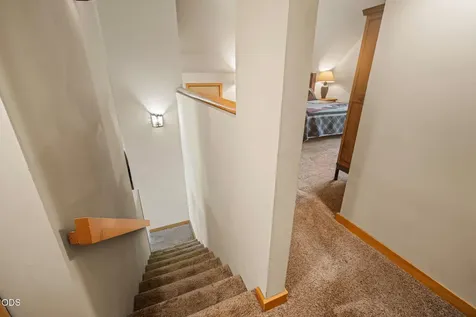 57499 Circle Four Lane Sunriver OR 97707