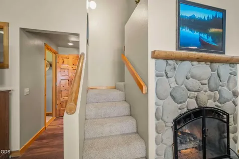 57499 Circle Four Lane Sunriver OR 97707