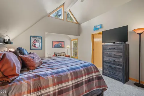 57499 Circle Four Lane Sunriver OR 97707