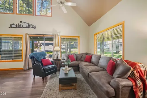 57499 Circle Four Lane Sunriver OR 97707